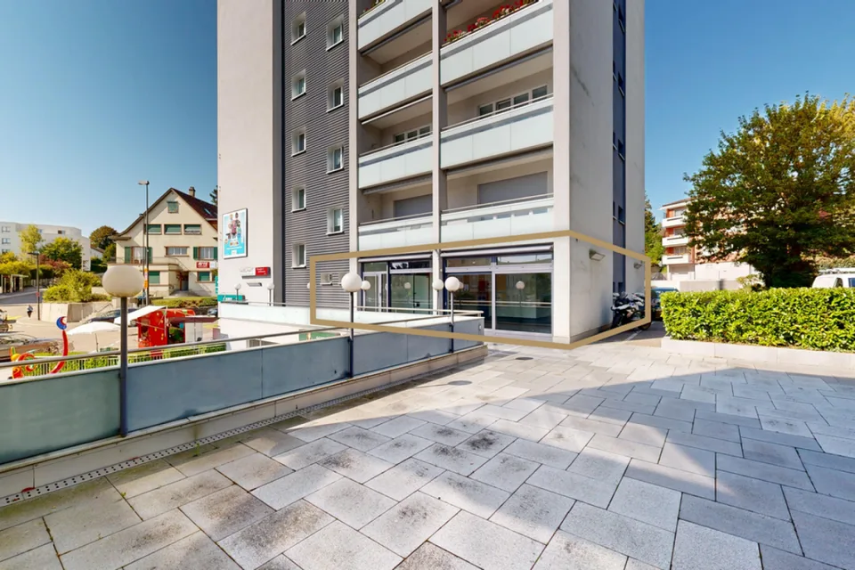 Attraktive Büro-/Ladenfläche im Erdgeschoss mit Terrasse und Lagerraum