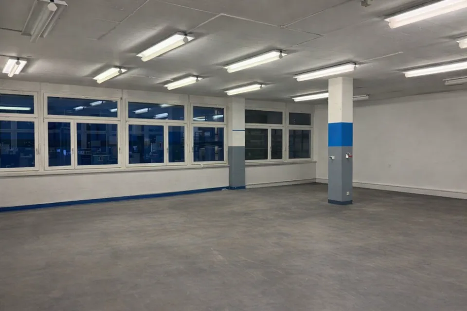 Vielseitig nutzbare Gewerbe- oder Lagerfläche - 307 m² an zentraler Lage in Dübendorf