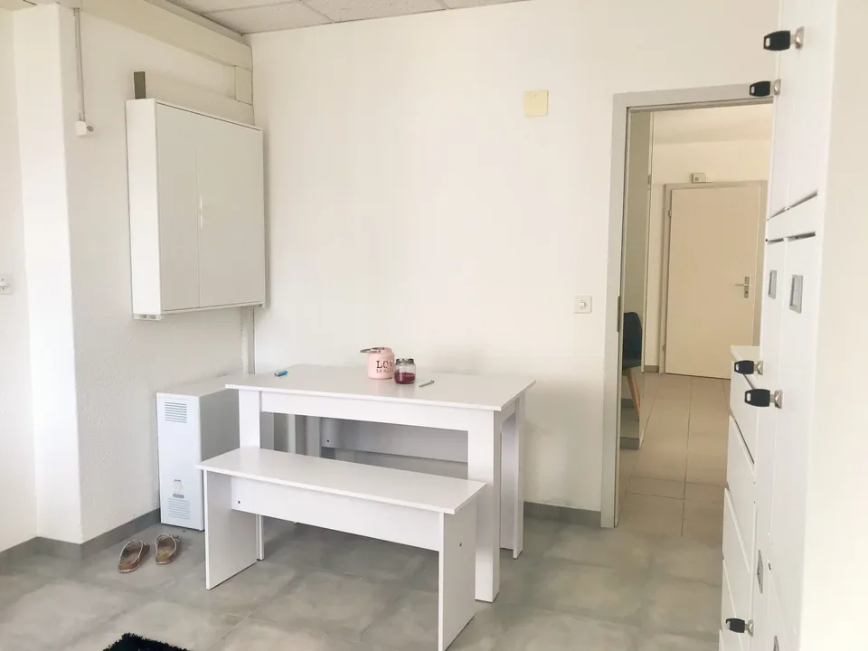 Gewerbefläche Nr. 2 mit 21 m2 zur Miete in Reconvilier – Foto 11 von 13