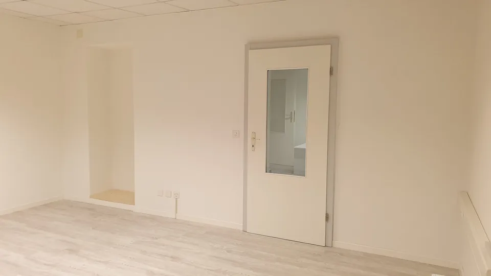 Spazio commerciale n°2 di 21 m2 in affitto a Reconvilier