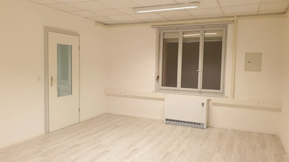 Spazio commerciale n°2 di 21 m2 in affitto a Reconvilier
