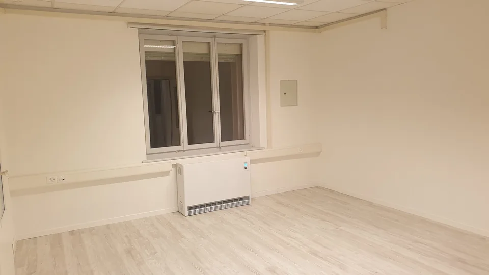 Spazio commerciale n°2 di 21 m2 in affitto a Reconvilier