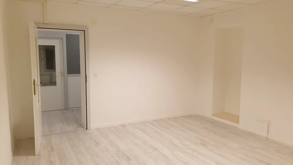 Spazio commerciale n°2 di 21 m2 in affitto a Reconvilier