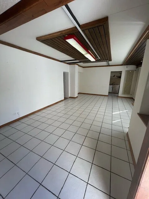 Gewerbefläche von ~52 m2 im Erdgeschoss zur Miete in Courtételle