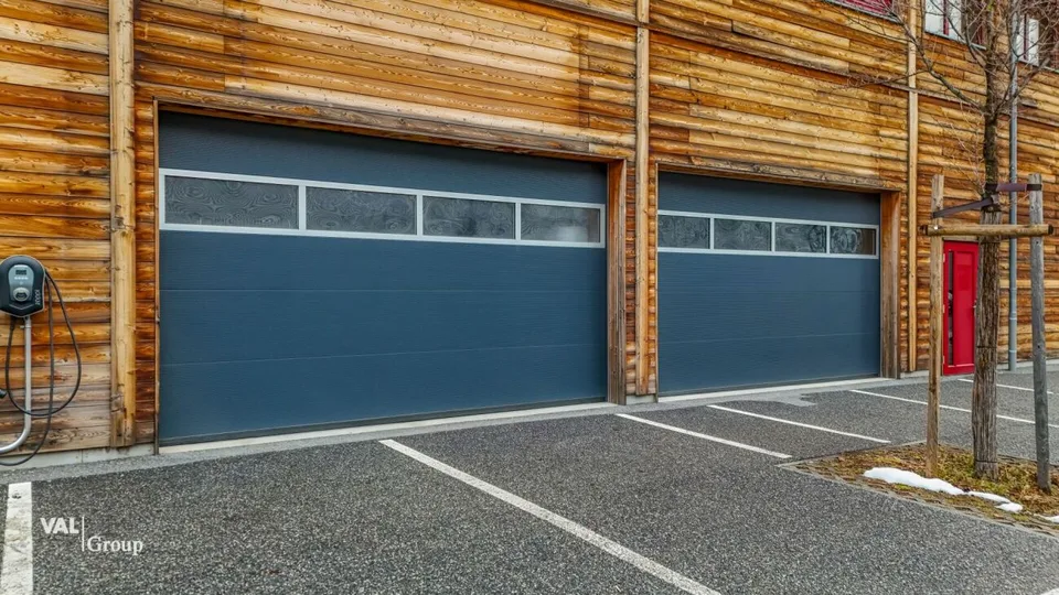 Spacious commercial hall for diverse commercial use in prime location