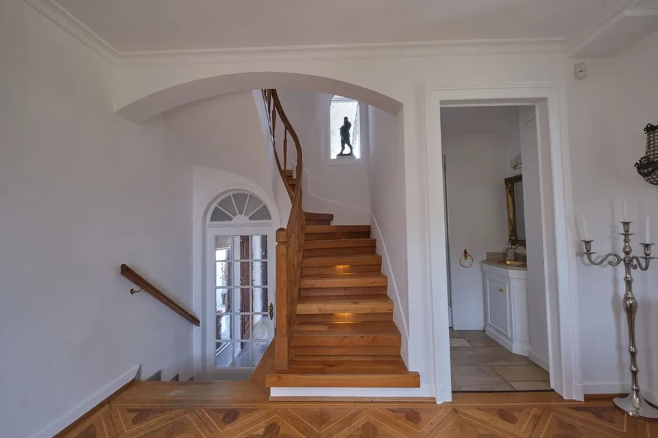 Beautiful Furnished apartment in a renovated manor house – photo 8 of 13