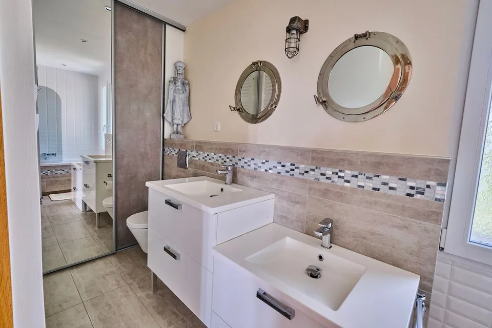 Beautiful Furnished apartment in a renovated manor house – photo 12 of 13
