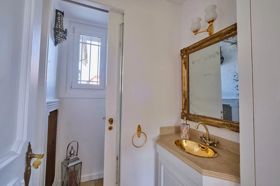 Beautiful Furnished apartment in a renovated manor house – photo 7 of 13