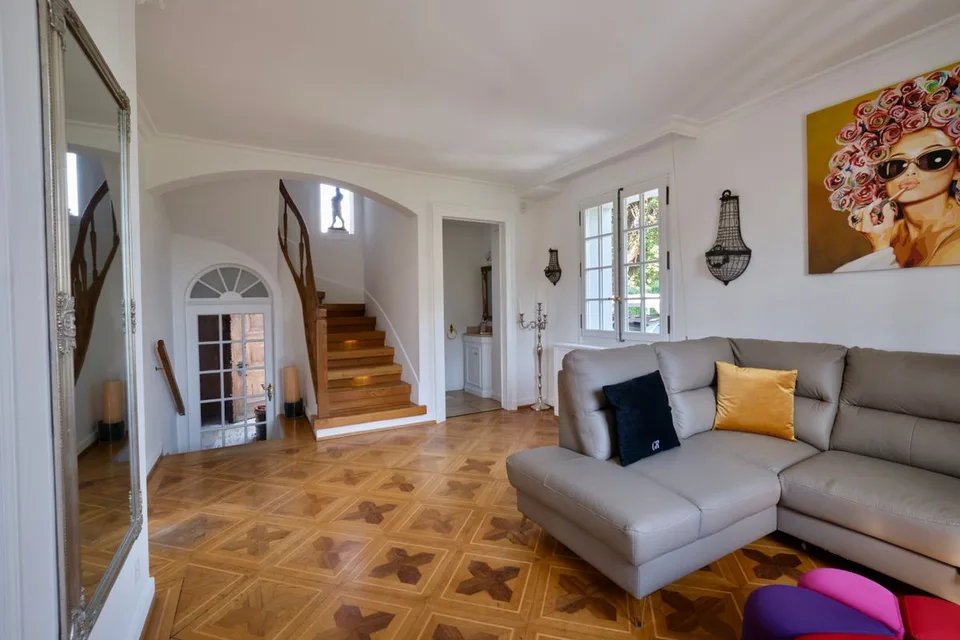 Beautiful Furnished apartment in a renovated manor house – photo 6 of 13