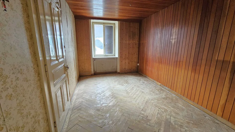 Situé à Malleray dépôt/entrepôt/stockage de 4 pièces au rez à louer
