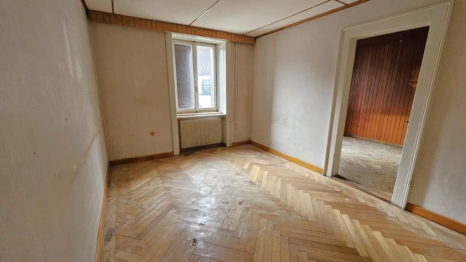 Situé à Malleray dépôt/entrepôt/stockage de 4 pièces au rez à louer