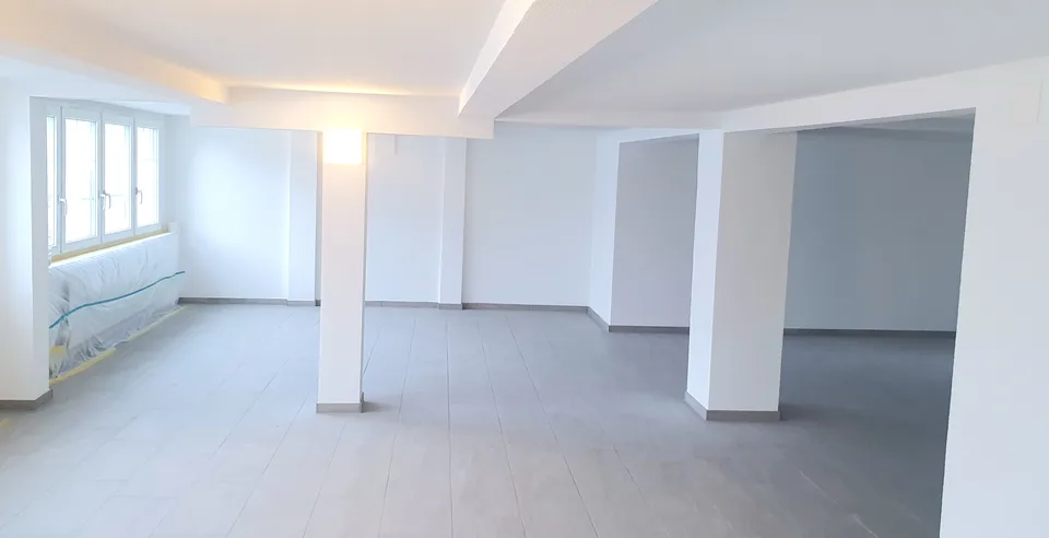 Gewerbefläche mit grosser Terrasse, ideal für Café/KiTa/Pilates- oder Yogastudio