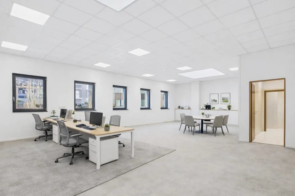 Manno: elegante e luminoso ufficio al primo piano di 144 m²