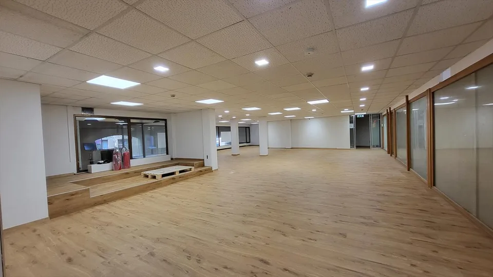 Rue des Moulins 51, Neuchâtel - 360m2 renovierter Raum in 2025