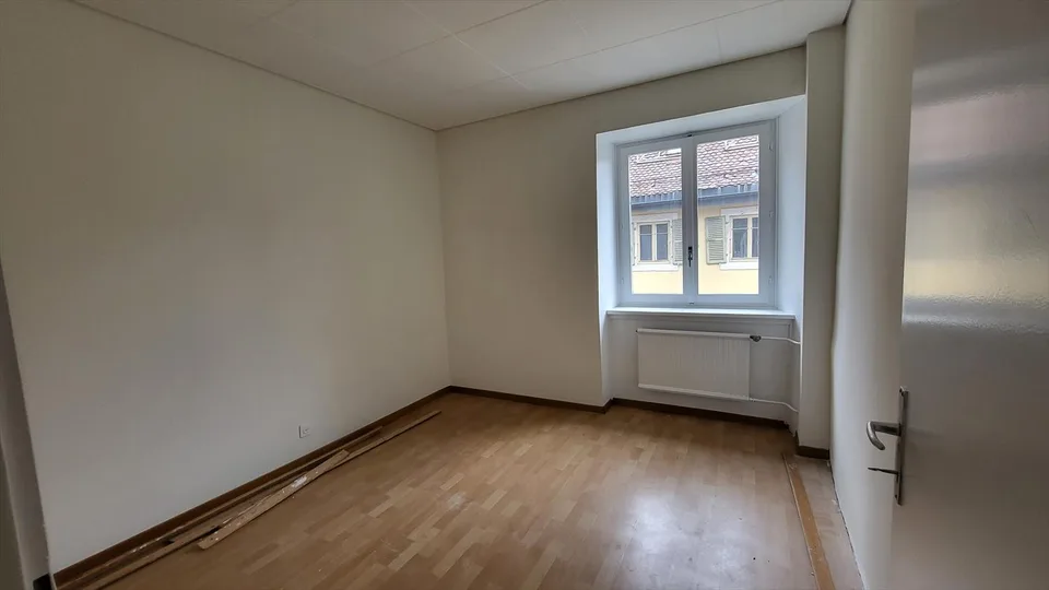 Place de l'Hôtel-de-Ville 6, La Chaux-de-Fonds - 3 pièces au 3ème étage