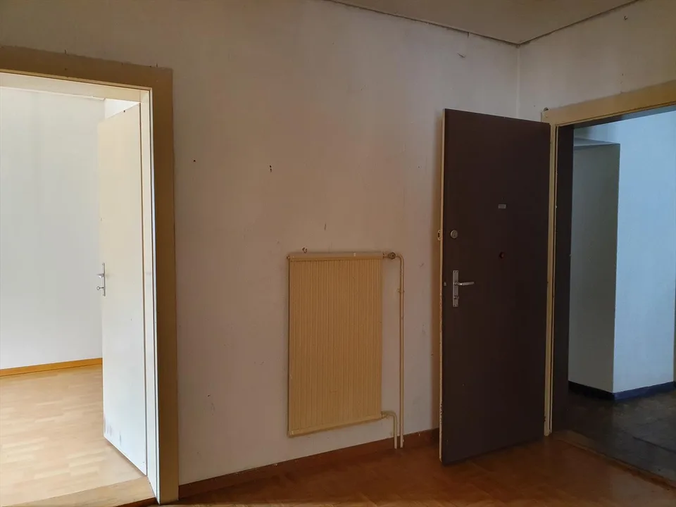 Place de l'Hôtel-de-Ville 6, La Chaux-de-Fonds - 3 pièces au 3ème étage