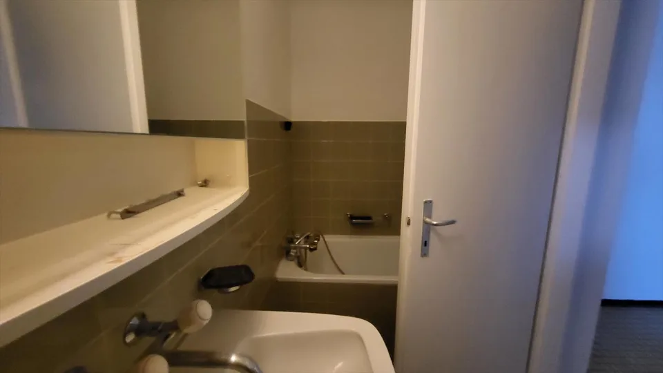 Place de l'Hôtel-de-Ville 6, La Chaux-de-Fonds - 3 rooms on the 3rd floor – photo 9 of 10