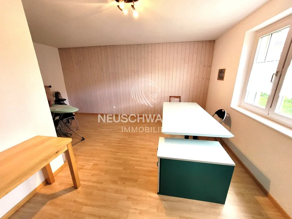 Zu vermieten in Rossemaison 2-Zimmer Lokal von 34 m²