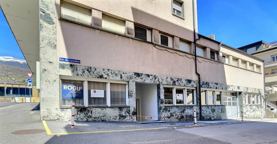 À LOUER - Locaux commerciaux modulables dès 90 m² - Sierre centre