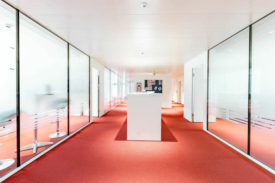 Moderne, grossflächige Büro- &amp; Gewerbefläche in Matten