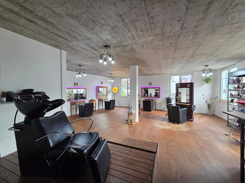 Vielseitige Büro- oder Praxisfläche am Bahnhof Uetikon am See