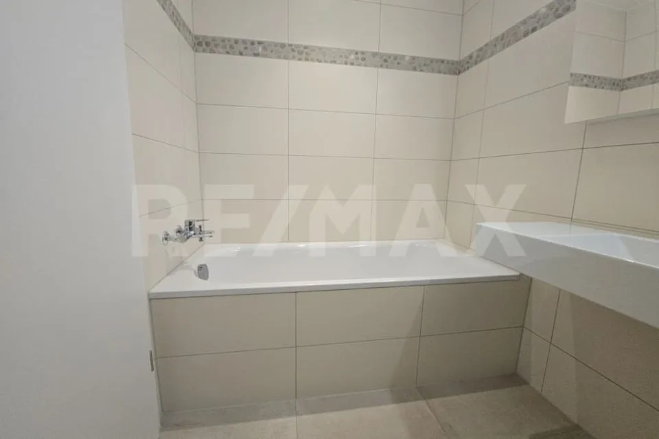 Prima locazione: Magnifico appartamento nuovo di 4,5 stanze con giardino privato!