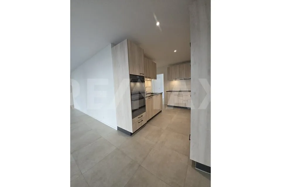 Prima locazione: Magnifico appartamento nuovo di 4,5 stanze con giardino privato!