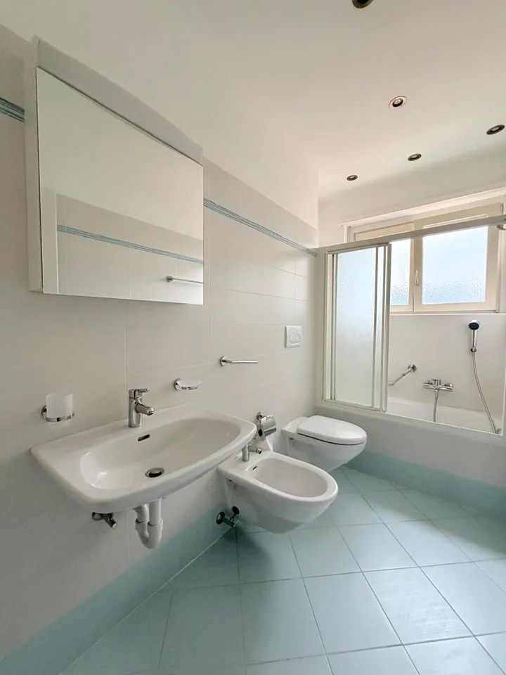 4-Zimmer-Wohnung renoviert, hell, strategische Lage in Mendrisio