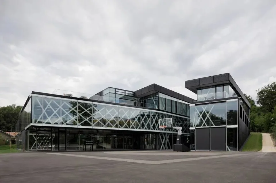 Bureau meublé de 38 m² – Mies (FIBA - Fédération Internationale de Basketball)