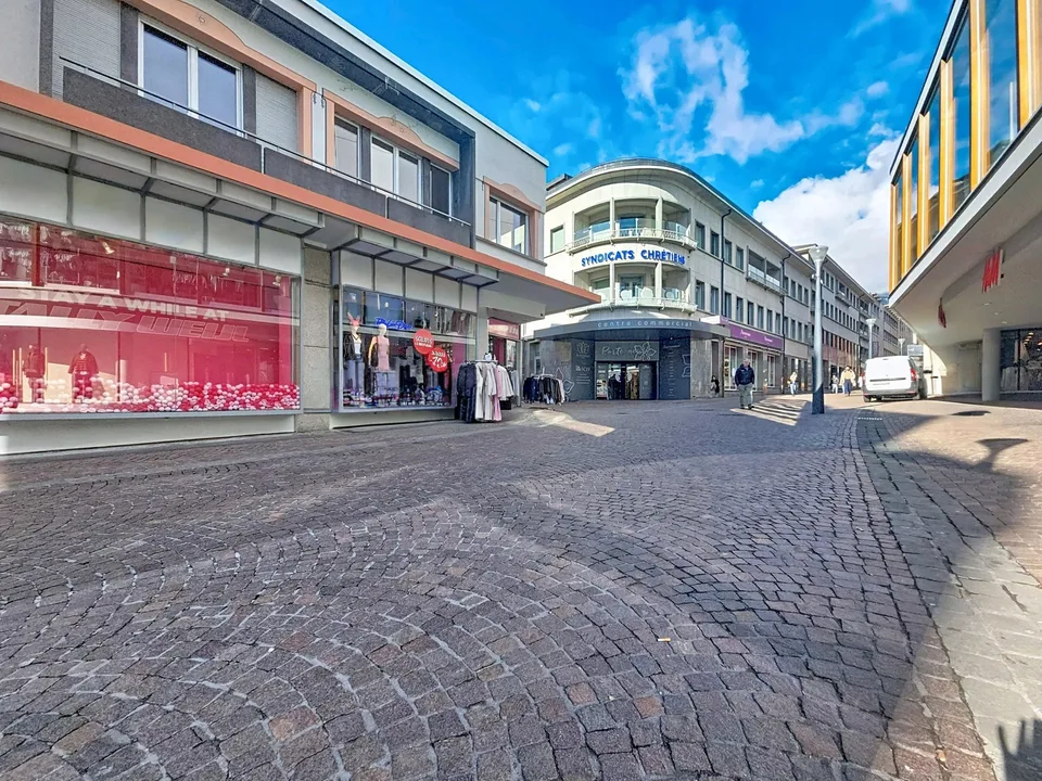 Spazio commerciale eccezionale nel cuore di Sion – massima visibilità