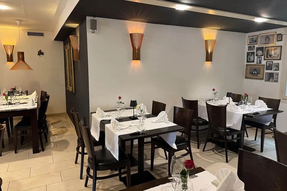 Area gastronomica con terrazza a Stans - posizione visibile in affitto