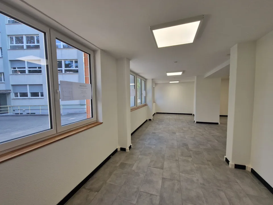 Zu vermieten im Zentrum von Delémont Gewerbefläche