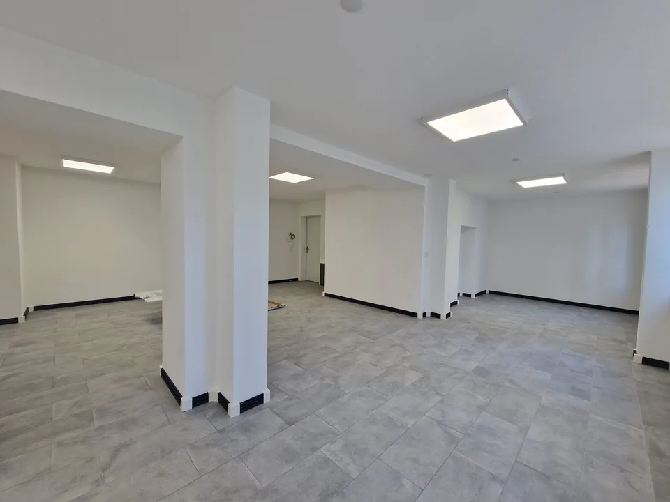 Zu vermieten im Zentrum von Delémont Gewerbefläche