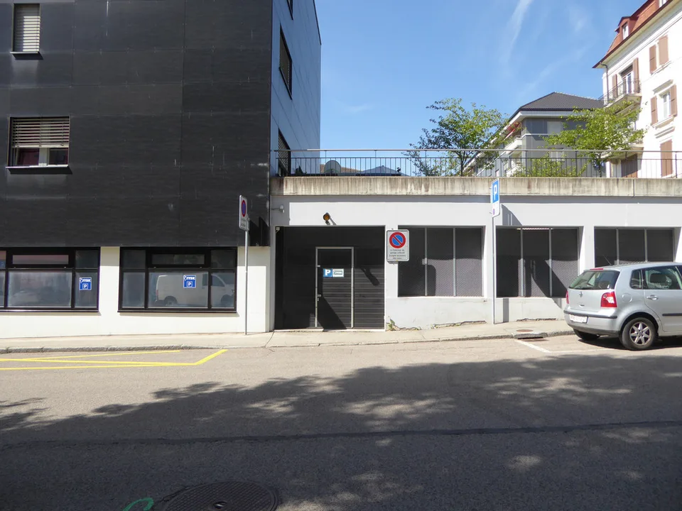 Parkplatz Innenplatz Nummer 21