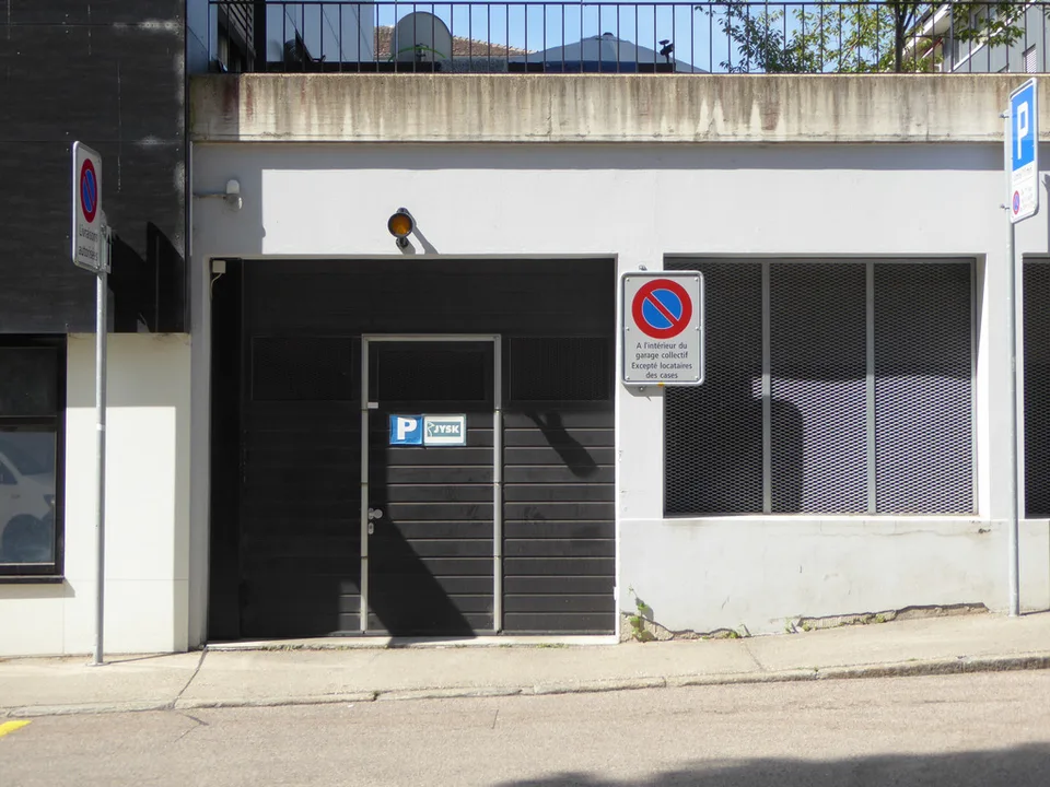 Parkplatz Innenplatz Nummer 21
