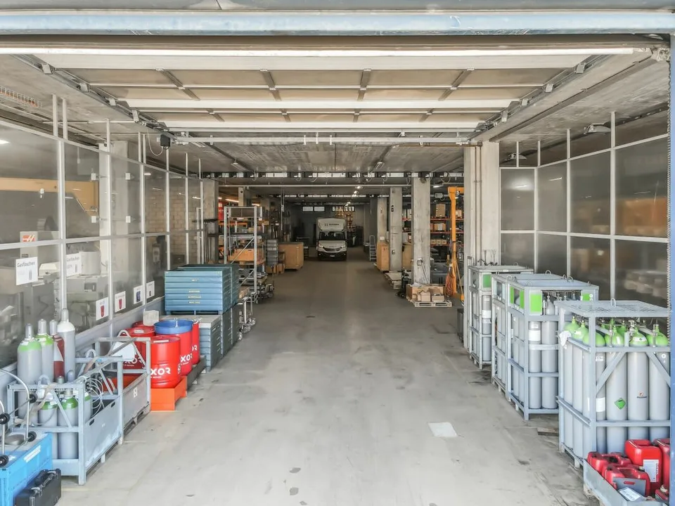 Zone de production et commerciale avec utilisation polyvalente