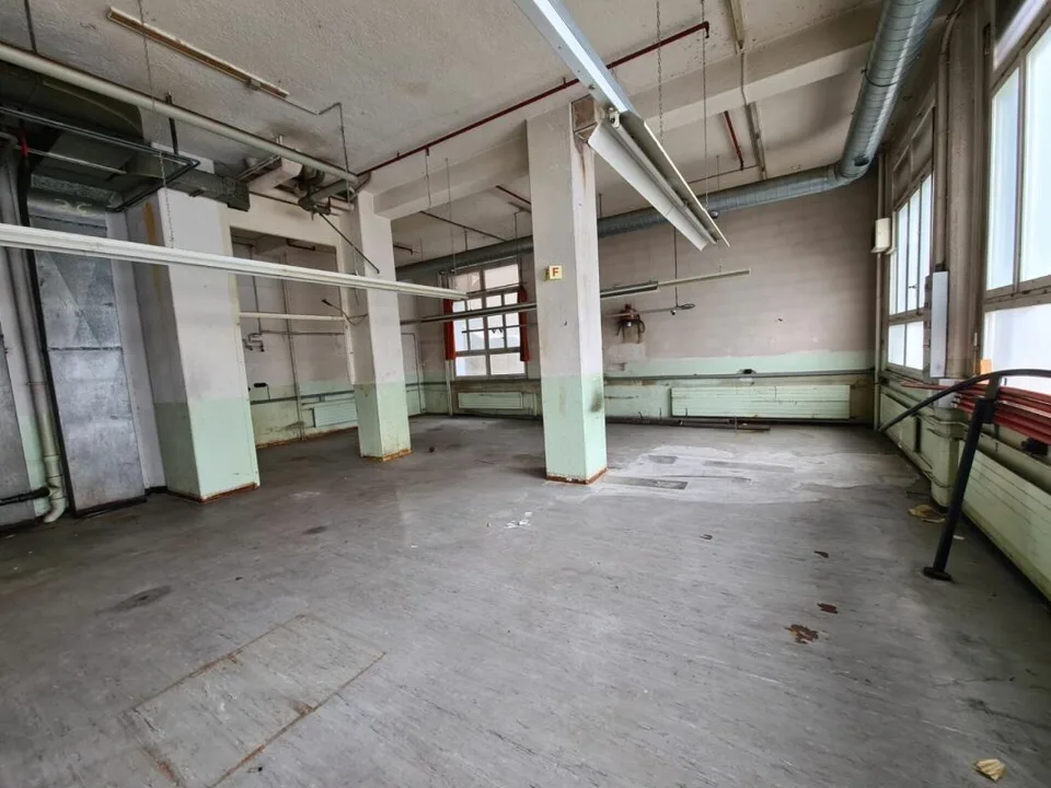 Spazio industriale e commerciale