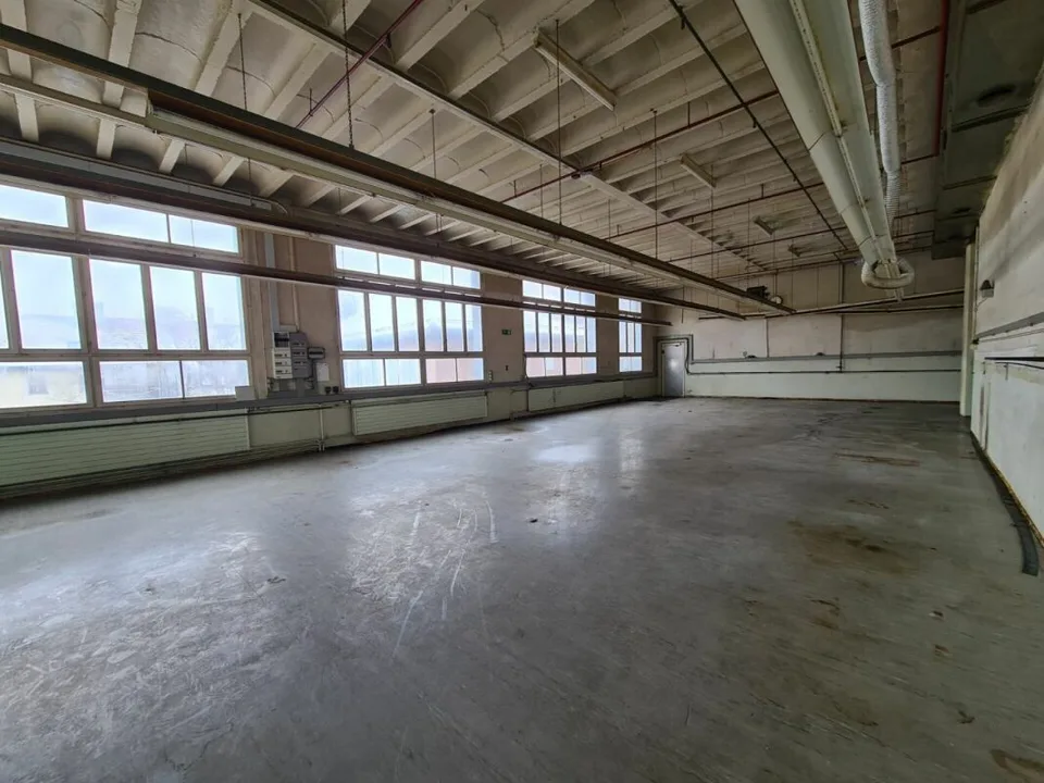 Spazio industriale e commerciale