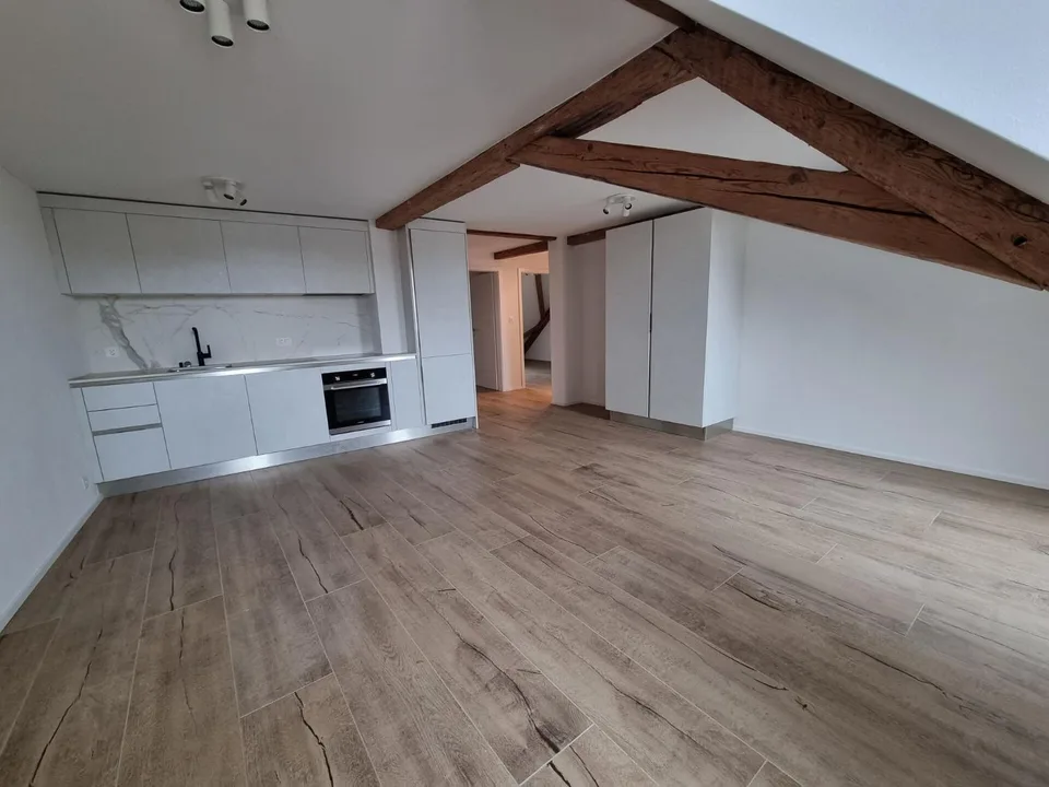 Appartement  de 2,5 pièces + espace sous comble