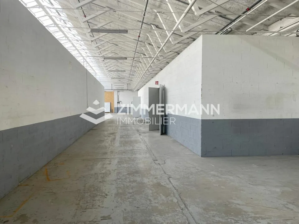 Grande surface industrielle de 1'020 m² avec surface extérieur à Meyrin