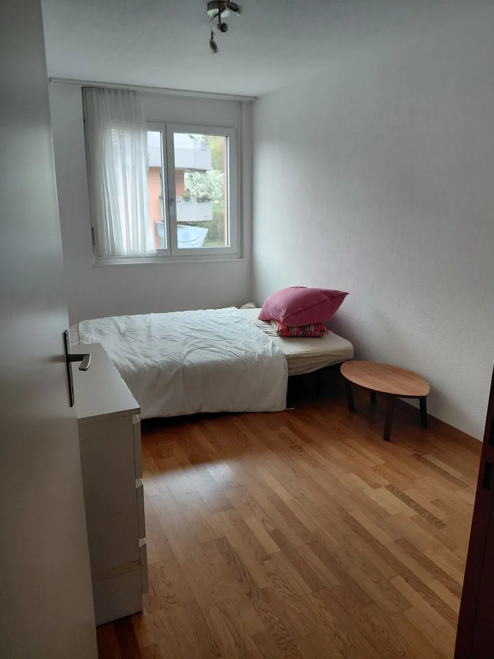 Helles Einzelzimmer zur Miete mit Blick in Arch