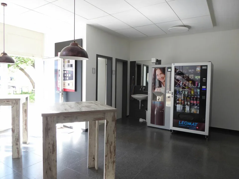Bureau et espaces commerciaux dans un emplacement bien desservi – photo 8 sur 12
