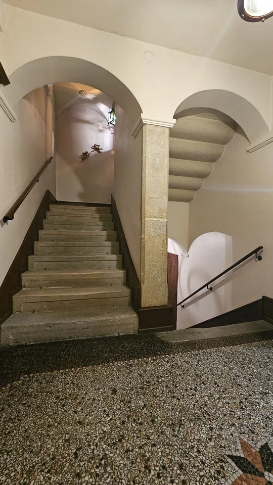 Zu vermieten in Delémont im historischen Zentrum 1 Büro mit 4 Zimmern – Foto 9 von 13
