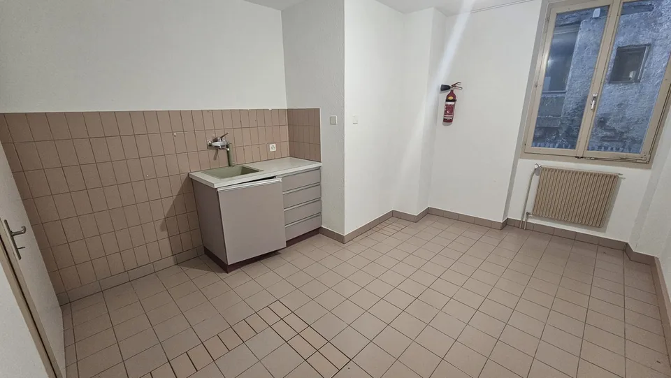 Zu vermieten in Delémont im historischen Zentrum 1 Büro mit 4 Zimmern – Foto 10 von 13