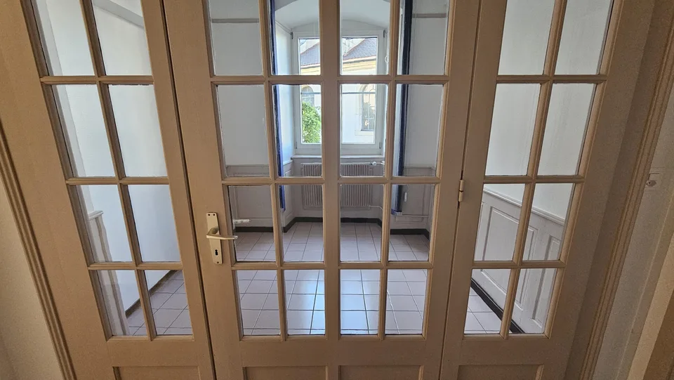 Zu vermieten in Delémont im historischen Zentrum 1 Büro mit 4 Zimmern – Foto 7 von 13