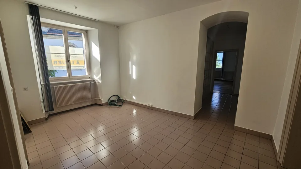 Zu vermieten in Delémont im historischen Zentrum 1 Büro mit 4 Zimmern – Foto 12 von 13