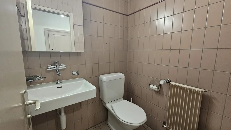 Zu vermieten in Delémont im historischen Zentrum 1 Büro mit 4 Zimmern – Foto 11 von 13