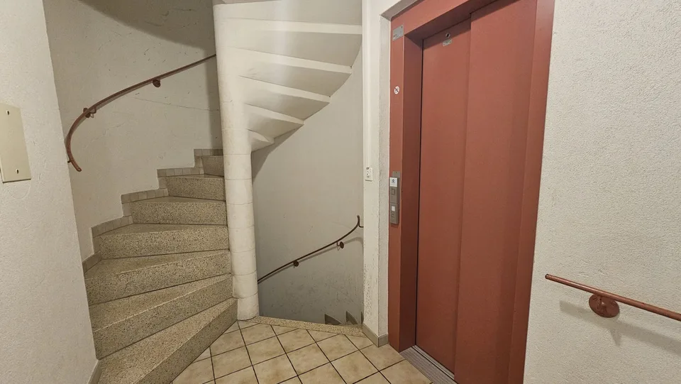 Zu vermieten in Delémont im historischen Zentrum 1 Büro mit 4 Zimmern