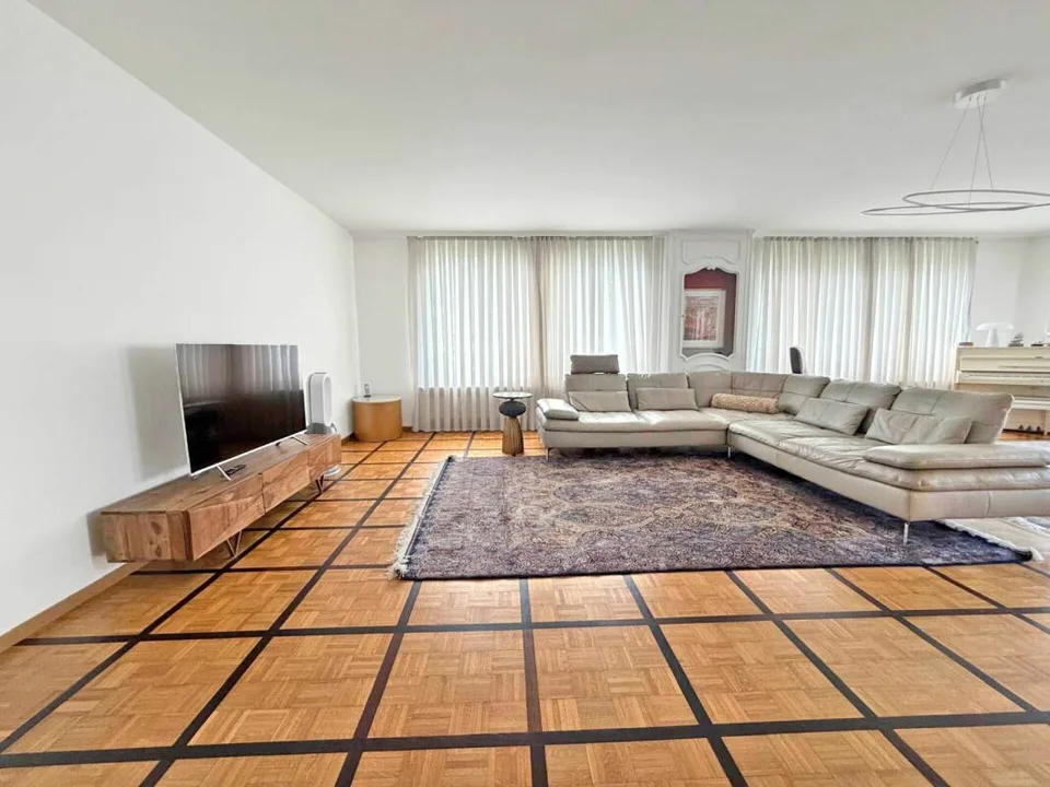 Schöne geräumige Wohnung mit zwei Balkonen – Foto 6 von 13