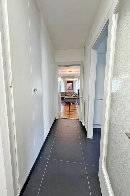 Schöne geräumige Wohnung mit zwei Balkonen – Foto 12 von 13